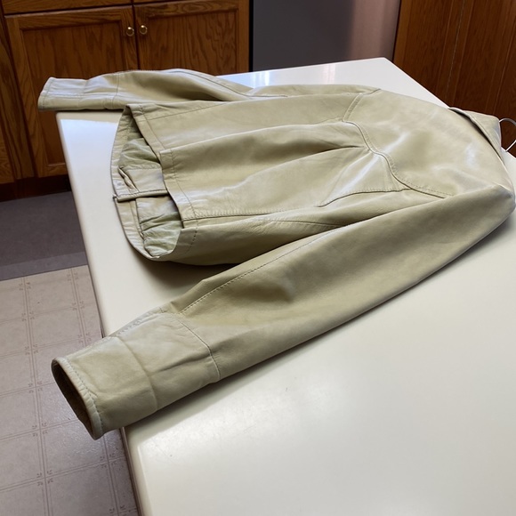 Vintage 90s Danier Leather Cream colour Jacket. - Picture 3 of 11